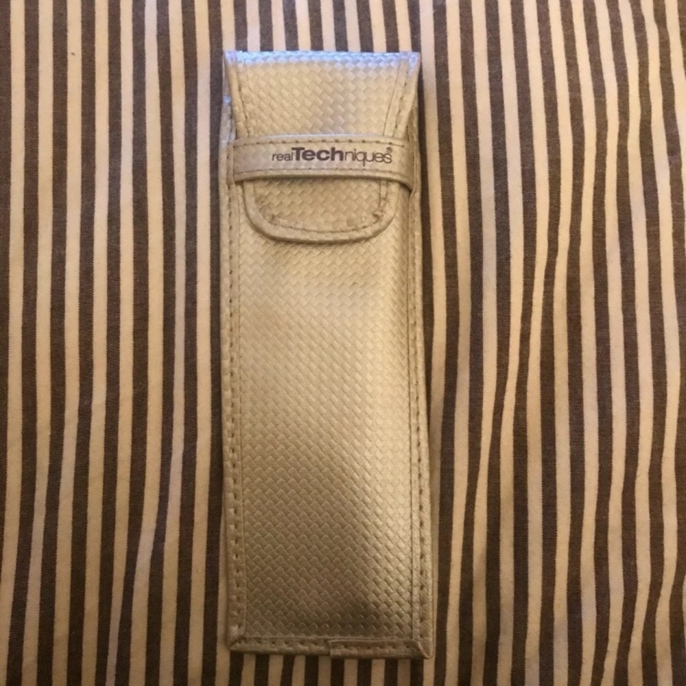 Like New! Real Techniques Travel Case!